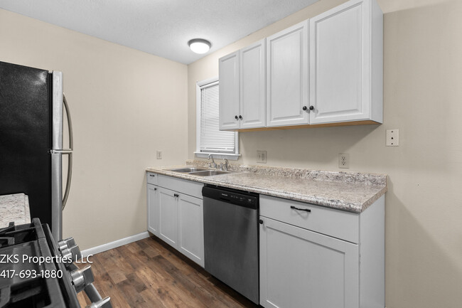 Kitchen/Dining - 2224 W Bodeb St