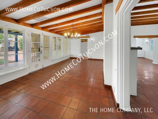 Building Photo - 228 S Country Club Rd