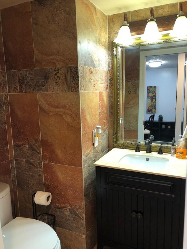 Building Photo - 12745 Westhampton Cir