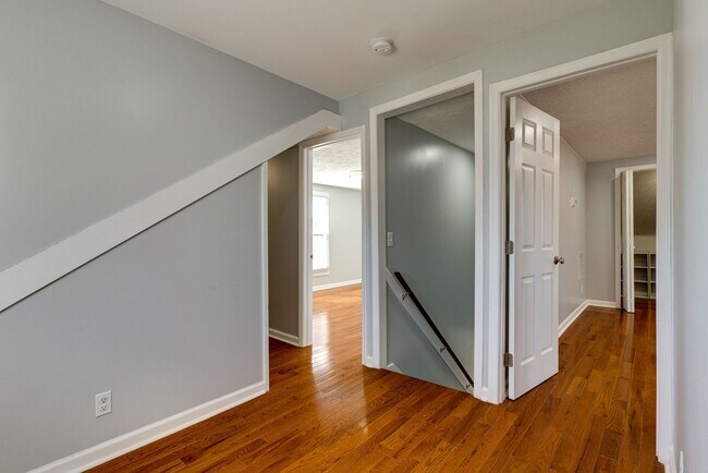 Building Photo - Spacious 4 Bed/ 3.5 Bath Home in Madison w Detached Office and Full Bath, 2 Car Garage, 1/2 acres...