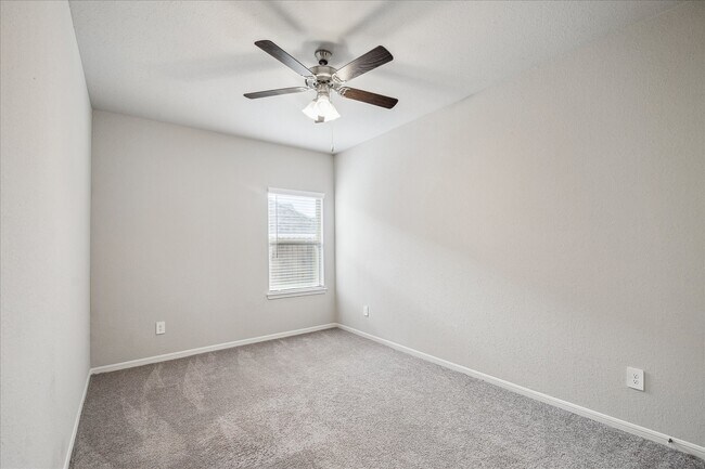 Building Photo - 935 Golden Willow Ln