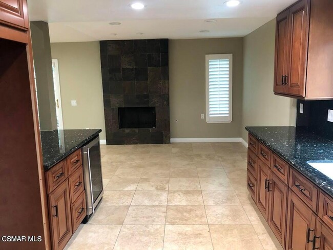 Building Photo - 436 Moondance St