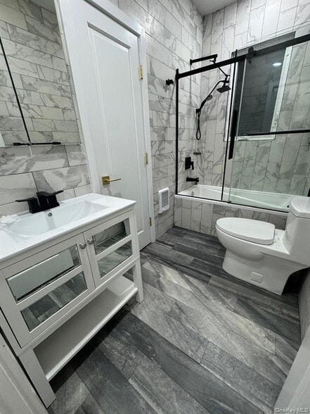 Building Photo - 588 W Broadway