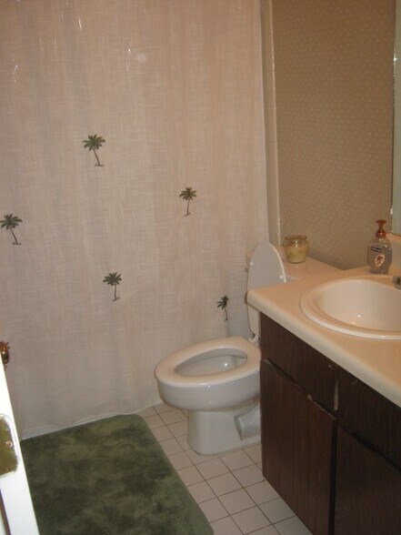 Building Photo - Lakewood Commons