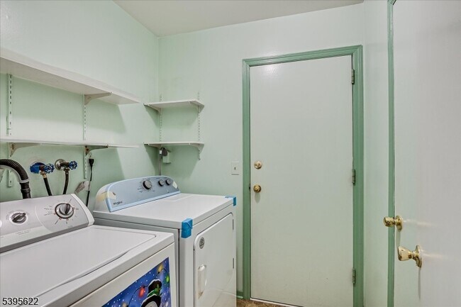 Building Photo - 536 Elsie Ave