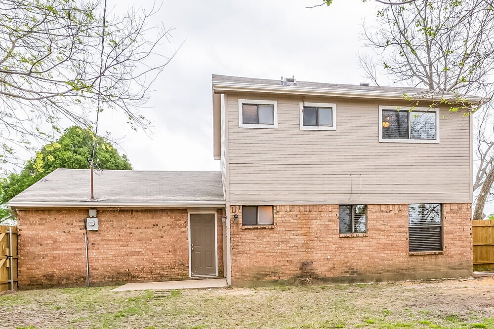 Building Photo - 1513 Long Shadow Ln