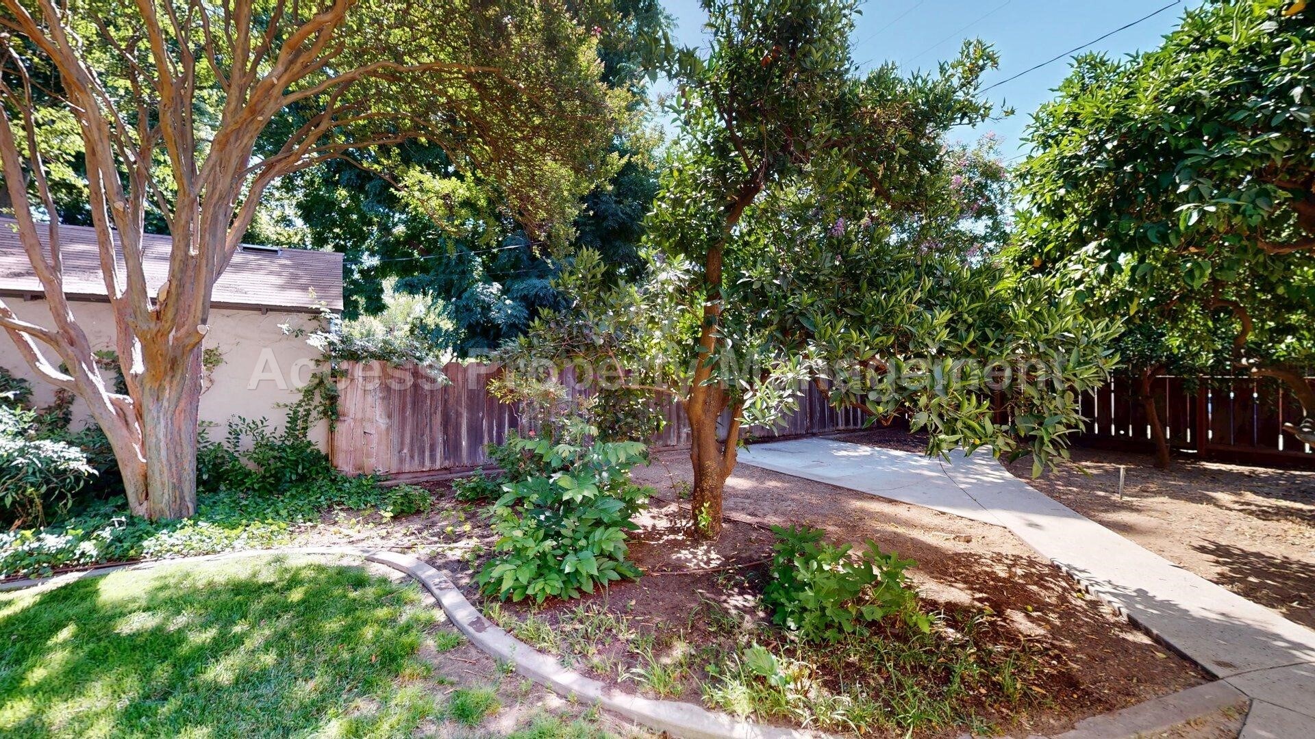 Building Photo - 1200 Sycamore St