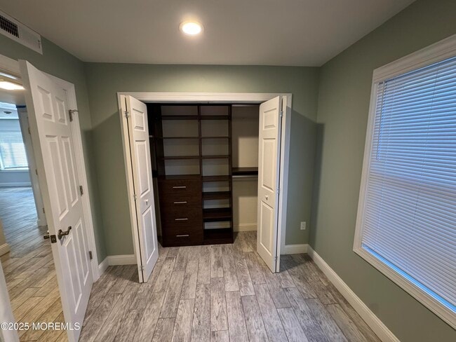 Building Photo - 28 Irongate Ln