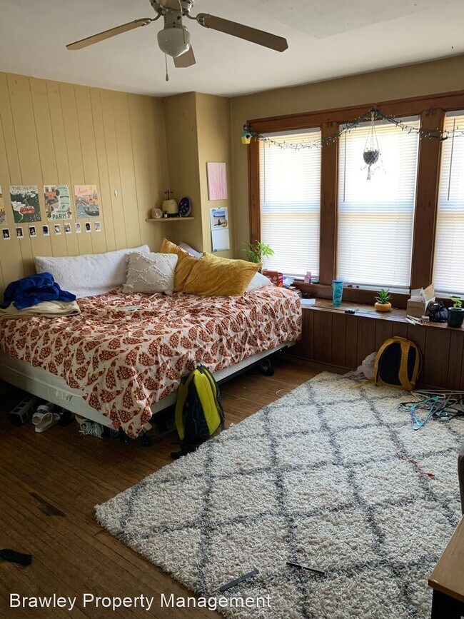 Building Photo - 5 br, 2.5 bath House - 114 E. 1st St