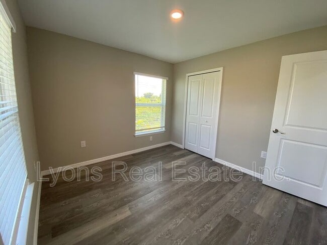 Building Photo - 126 Smallwood Rd