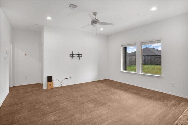 Building Photo - 20403 Tembec Dr