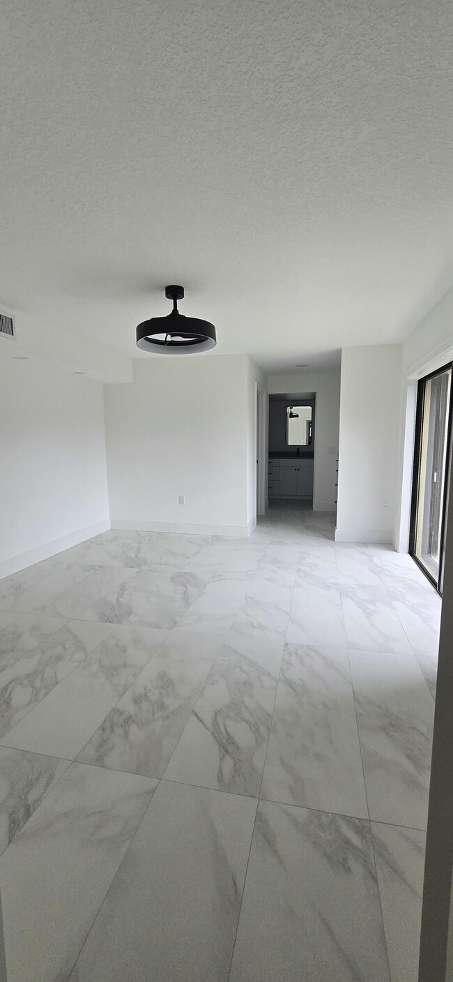 Building Photo - 217 2nd Terrace