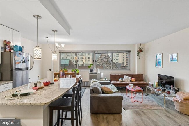 Building Photo - 2101 Chestnut St