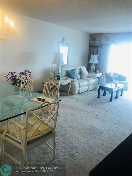 Building Photo - 1523 E Hillsboro Blvd