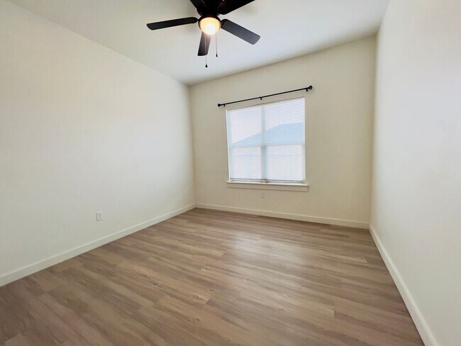 Building Photo - 3/3/2 Duplex in Northwest Lubbock