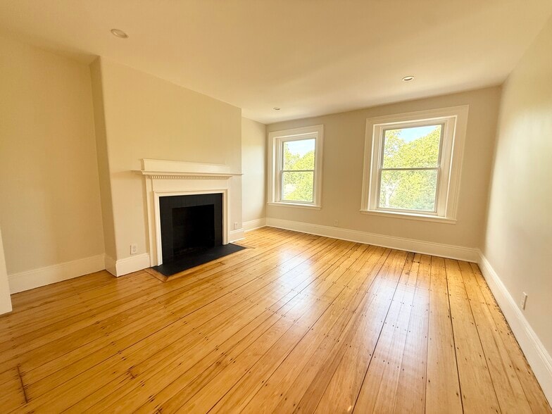 Building Photo - 1726 Beacon St