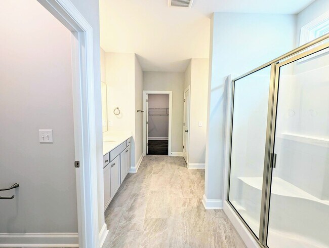 Building Photo - Barrington Dream Home