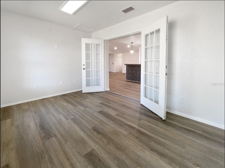 Building Photo - 2334 W Price Blvd