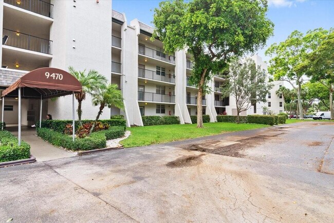 Building Photo - 9470 Poinciana Pl