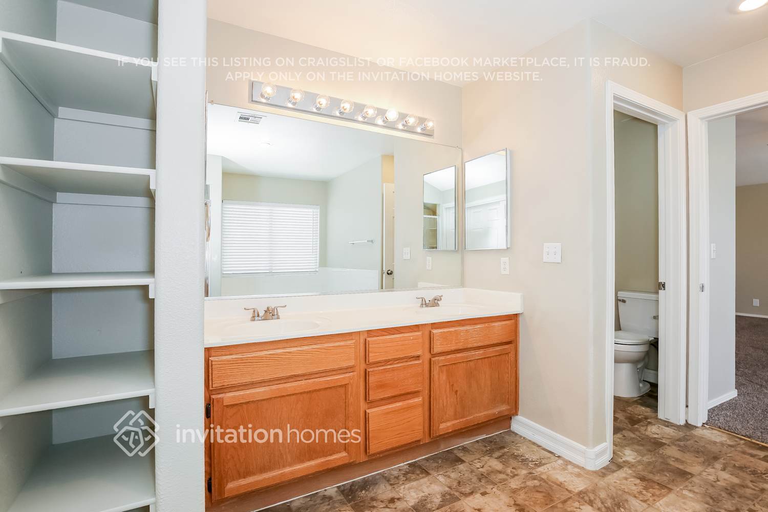 Building Photo - 1013 Companion Way