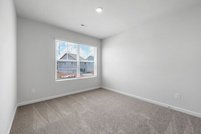 Building Photo - 457 Perthshire Lp