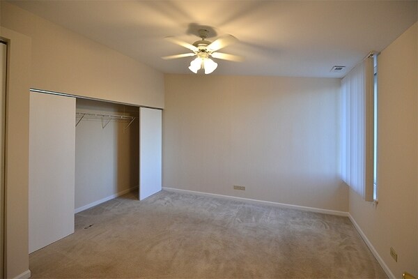 Building Photo - 6008 E Lake Dr