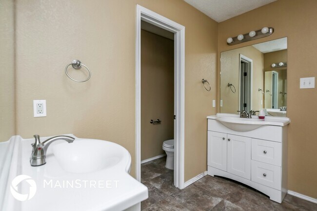 Building Photo - 532 Denise St