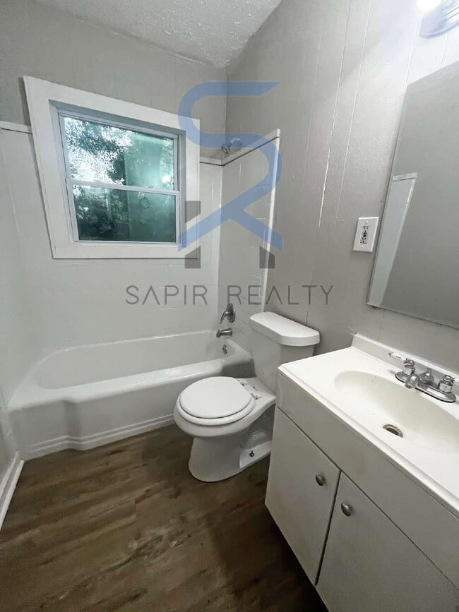 Building Photo - Move in before October 15th and get $100 O...