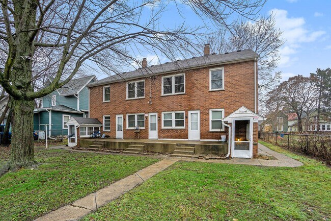 Building Photo - Newly Renovated 1br/1ba Apartment Available! PICTURES COMING SOON!