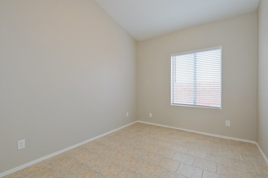 Building Photo - 10030 E English Woods Rd