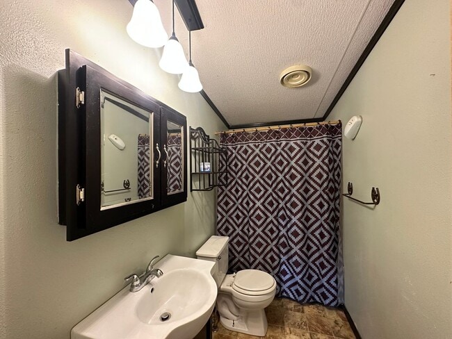 Building Photo - 3 Bedroom 2 Bathroom Double-Wide for Rent in Bloomfield