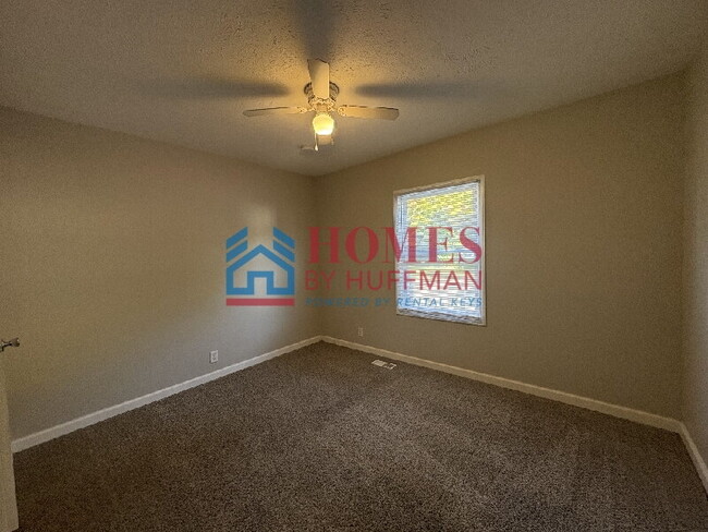 Building Photo - Two Bedroom Duplex | North Side Location