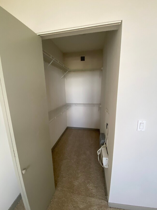 Building Photo - 7951 NE Bayshore Ct