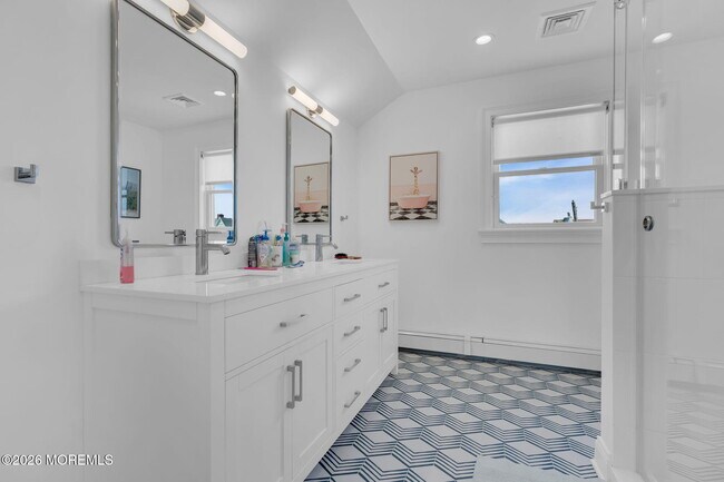 Building Photo - 112 Sylvania Ave