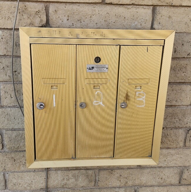 Building Photo - FIRST FLOOR LIVING WITH OPEN KITCHEN, DEN & CARPORT – GCU ACCESS