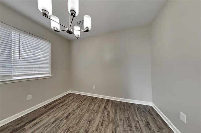 Building Photo - 20415 Drakewood Dr
