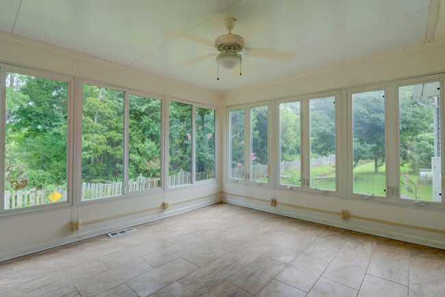 Building Photo - 428 Capeside Dr