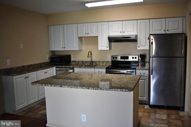 Building Photo - 3306 Wyndham Cir