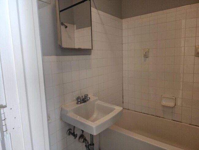 Building Photo - 192-194-194 Main St