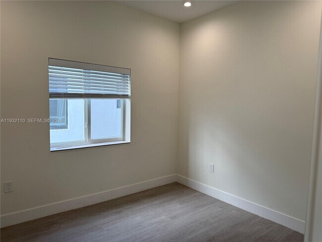 Building Photo - 1786 SW 9th St