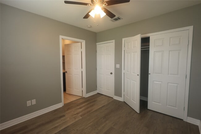 Building Photo - 23091 S Wildwood Dr