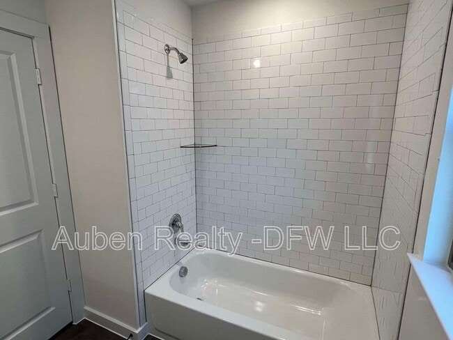 Building Photo - 2428 S Fannin Ave