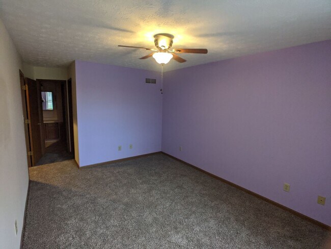 Building Photo - Charming 2 bed 1.5 bath home (duplex) in G...