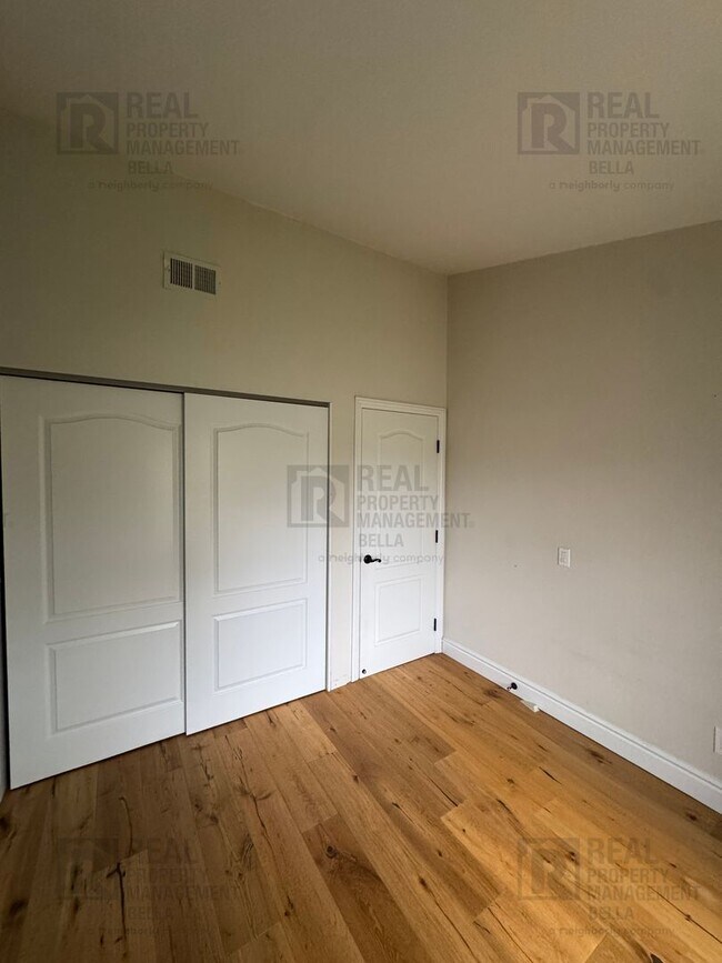 Building Photo - Spacious & Stylish Living in the Heart of Lake Elsinore