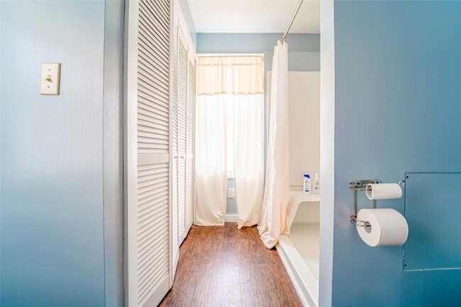 Building Photo - 425 Clayton Ave