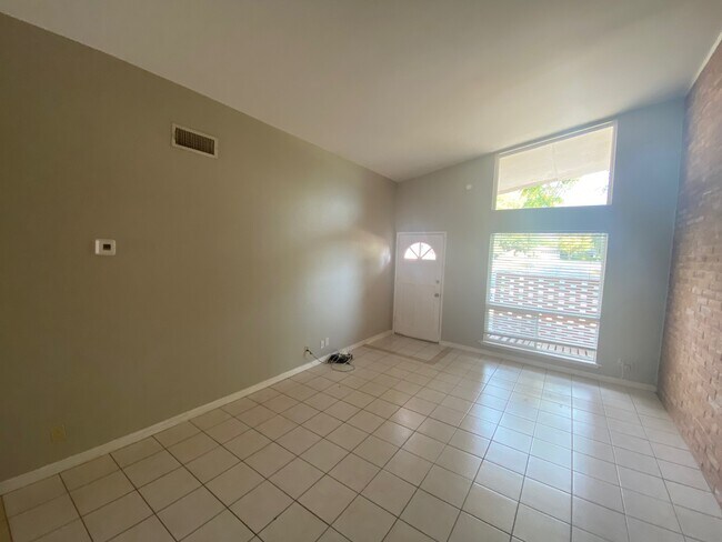 Building Photo - 3216 Urban Crest Dr