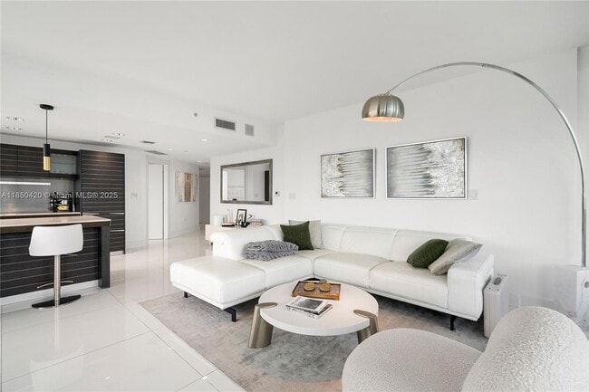 Building Photo - 200 Biscayne Blvd Way