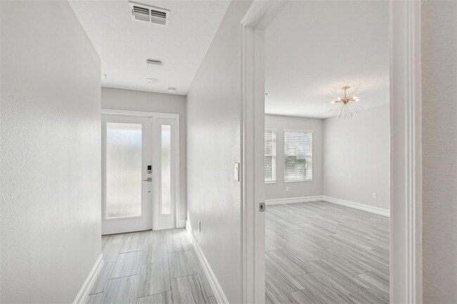 Building Photo - 4921 W Paul Ave