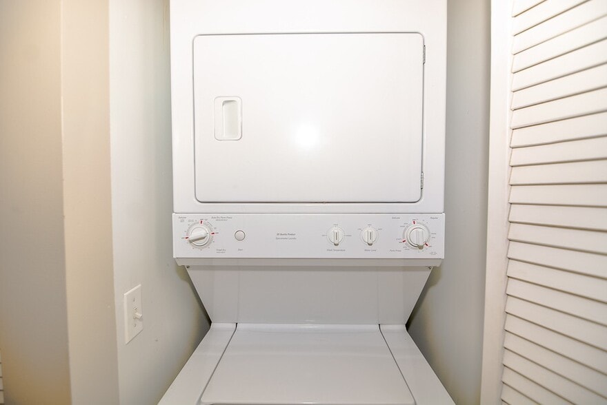 Building Photo - 3212 N Clifton Ave