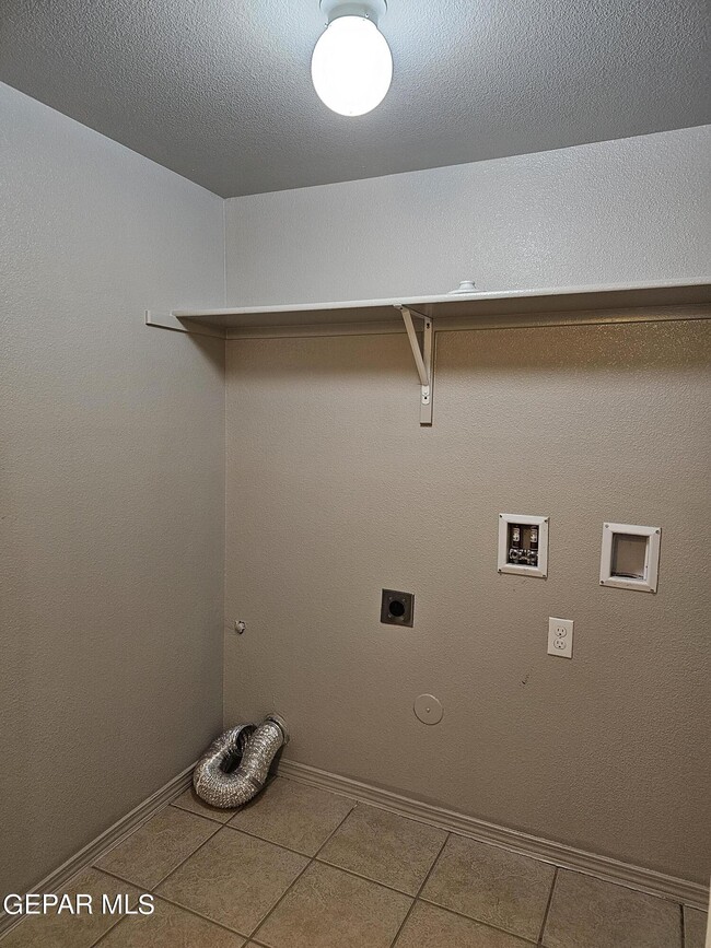 Building Photo - 4017 Hueco Land Ln